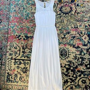 ✝️ AEO | NWOT • Gorgeous White Maxi Dress